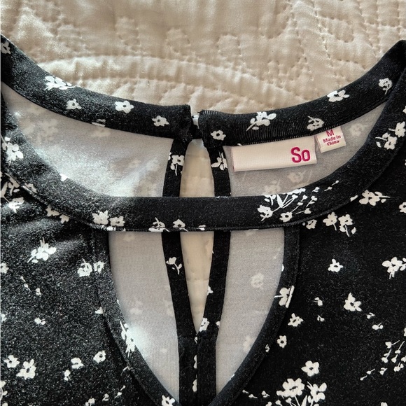SO black and white print top - Picture 4 of 5